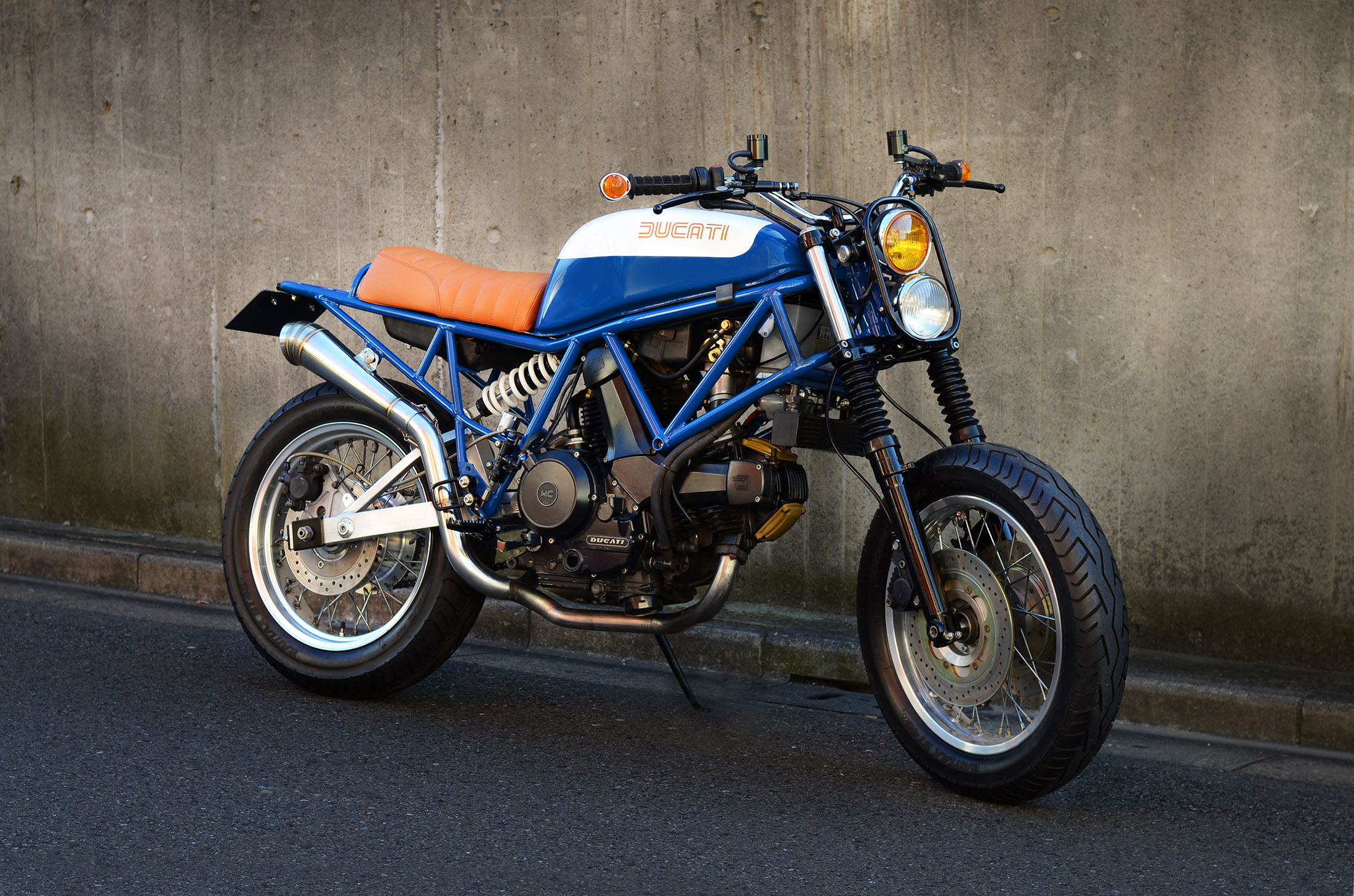 SPEEDTRACTOR'S 750 DUCATI SCRAMBLER ON SALE@COMMUNE246 | Online